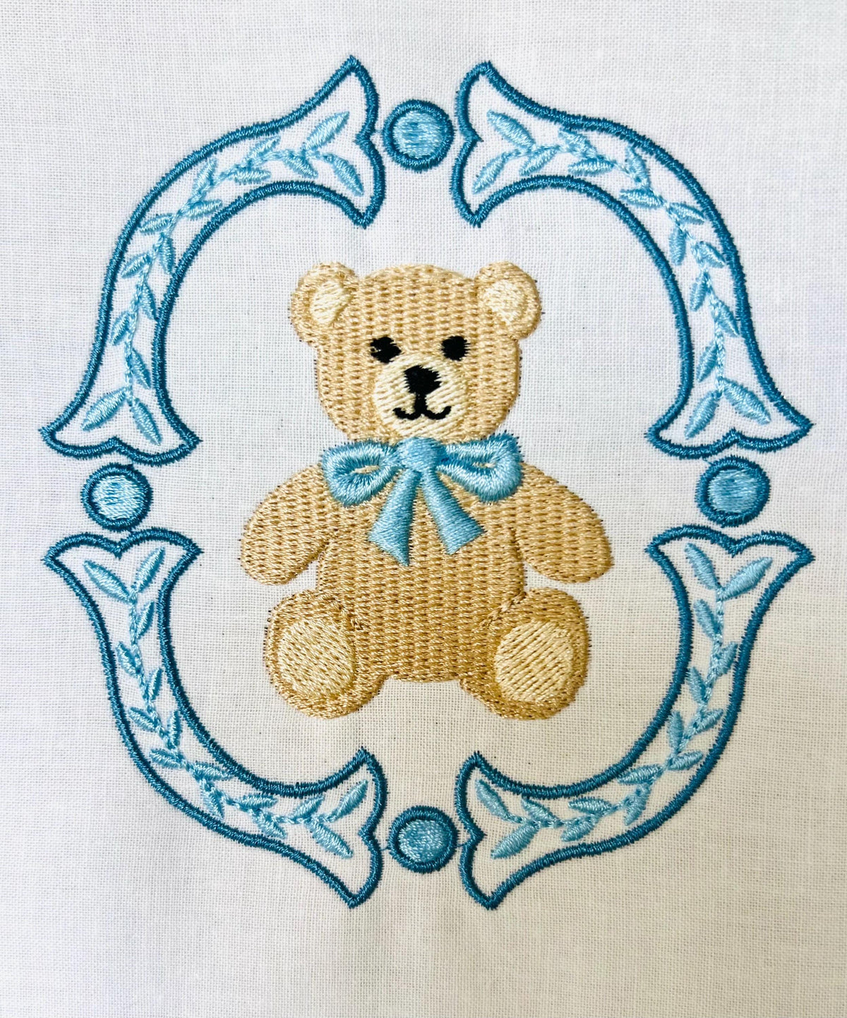 Teddy Bear in a Vintage Bow Tie Motif, Machine Embroidery Design, 6 Sizes, PES DST+++ Incl Digital Instant Download